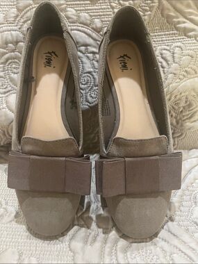 FIONI Clothing Taupe Suede Bow Flats